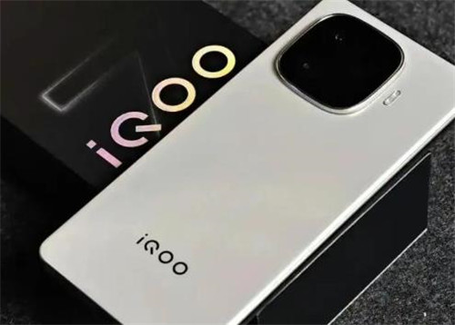 7月最值得买的手机推荐：这三款1500以内最强！配图
