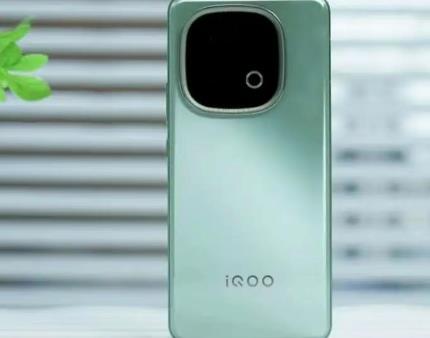 iQOO 13价格大跳水，现在买可以么？iQOO 13手机怎么样配图