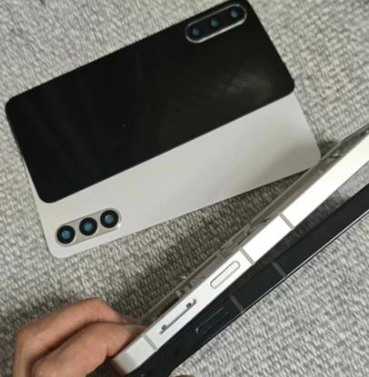 闲鱼流行折叠屏改小直屏怎么改？6.7寸+骁龙888，成品卖579块配图