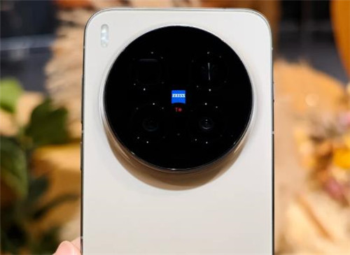 双十一的拍照手机哪款好用?公认3款“不踩雷”的影像旗舰手机配图 双十一的拍照手机哪款好用?公认3款“不踩雷”的影像旗舰手机配图