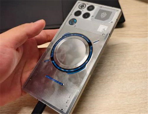 手机性能排行榜出炉:2025年榜单前十名的手机配图 手机性能排行榜出炉:2025年榜单前十名的手机配图