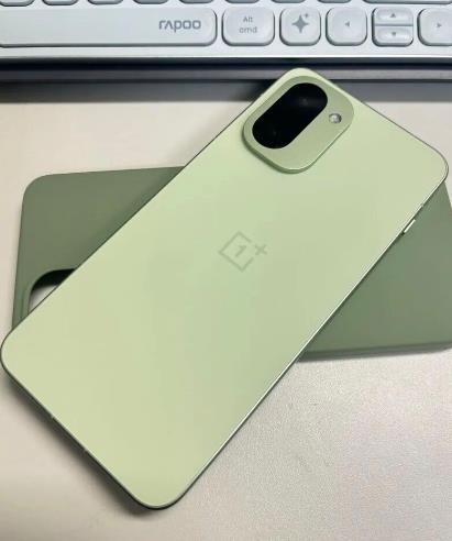 2000左右给父母买手机选择哪款好？几款适合送爸妈用的手机配图