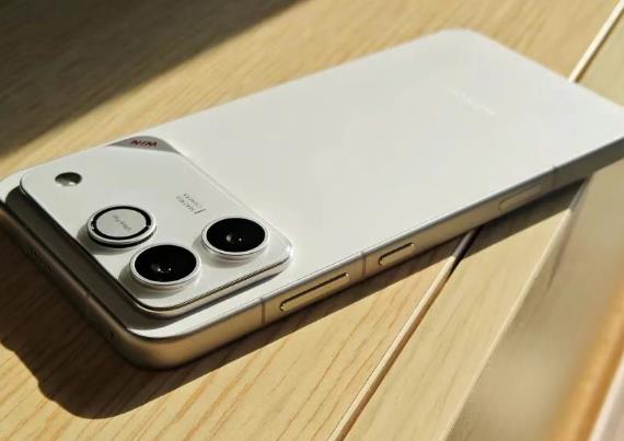 2026年预算2000元选择什么手机好用？iQOO、一加、荣耀谁更值得入手？配图